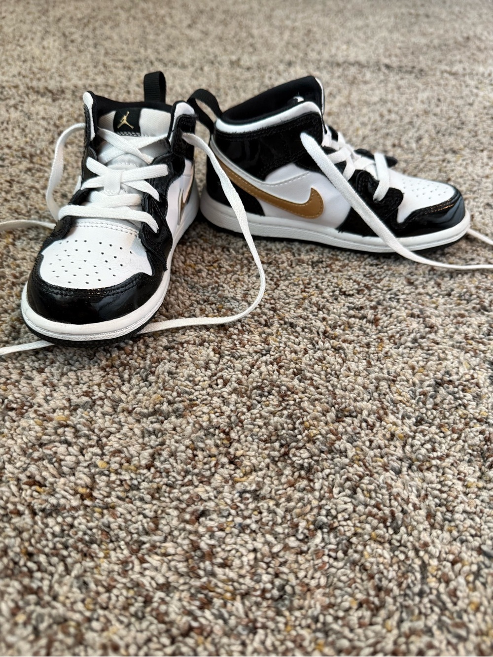 Nike Toddler Air Jordan 1 Mid Patent SE TD Black & Metallic Gold — Size 8.5C - Picture 2 of 6